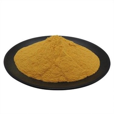 Tratamento de água com sulfato de ferro para efetiva purificação de água em pó amarelo sólido