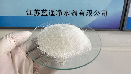 Solid Appearance Water Treatment Polyacrylamide with Anionic Cationic and High Ionic Charg (Polyacrilamida com carga catiônica aniônica e alta carga iónica)